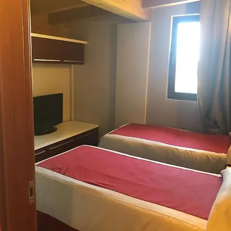 Residenza Centro מלון דירות סגראטה