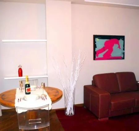 Residenza Centro מלון דירות סגראטה